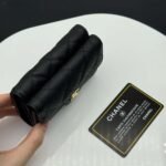 【シャネル】定番CFライン キャビアスキン三つ折財布 高級感漂う春夏新作 - 画像 (5)