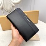 【バーバリー】送料関税込 定番人気 ジッパー・ラウンド・長財布 - 画像 (2)