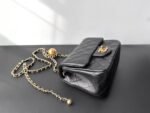 【シャネル】新作♪大人気の斜め掛け♡Flap Bag Gold Ball-選べる4色 - 画像 (4)