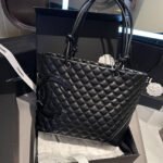 【シャネル】 Cambon Ligneブラックキルティング ラムスキン レザー ラージ トートバッグ