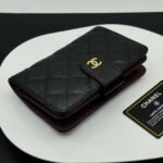 【シャネル】  2つ折り財布 キャビアスキン レザー ゴールド金具 財布A48667 - 画像 (2)