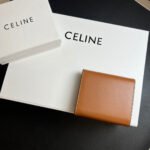 【セリーヌ】大人気スモール フラップ トリオンフ 三折り財布 - 画像 (11)