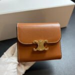 【セリーヌ】大人気スモール フラップ トリオンフ 三折り財布 - 画像 (9)