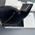 【セリーヌ】新作 人気商品 ヴィクトワール グレインカーフスキン 多機能 絶妙 ショートウォレット - 画像 (5)