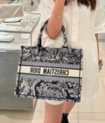 【ディオール】早い者勝ちブックトートミディアム バッグ　ロゴ - 画像 (3)