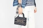 【ディオール】◆大人気 BOOK TOTE 定番柄刺繍 トートバッグ-3 sizes - 画像 (4)