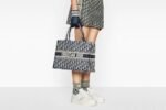 【ディオール】◆大人気 BOOK TOTE 定番柄刺繍 トートバッグ-3 sizes - 画像 (6)