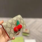 【グッチ】 使いやすいミニ財布 上質レザー 今だけ特価 - 画像 (2)