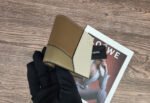 【ロエベ】高級感あふれるコンパクト財布 即完売必至 - 画像 (8)