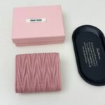 【ミュウミュウ】上品なデザイン♪おしゃれ】3つ折り財布3色 - 画像 (15)
