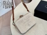 【プラダ】ラフィア素材の新作バッグ 高級感あふれるカラー展開 - 画像 (3)