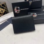 【プラダ】サフィアーノレザー使用 三角ロゴコインパース 春限定カラー展開中 - 画像 (3)