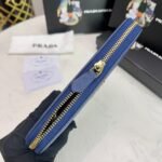 【プラダ】アイコンロゴ×機能性 スタイリッシュなジップウォレット - 画像 (9)