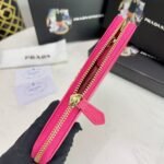 【プラダ】アイコンロゴ×機能性 スタイリッシュなジップウォレット - 画像 (20)