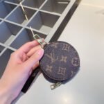 【ルイ・ヴィトン】★オン・ザ・ゴーPMトートバッグ｜3点セット新作羊毛カシミアスカーフ - 画像 (4)