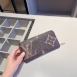 【ルイ・ヴィトン】★オン・ザ・ゴーPMトートバッグ｜3点セット新作羊毛カシミアスカーフ - 画像 (5)