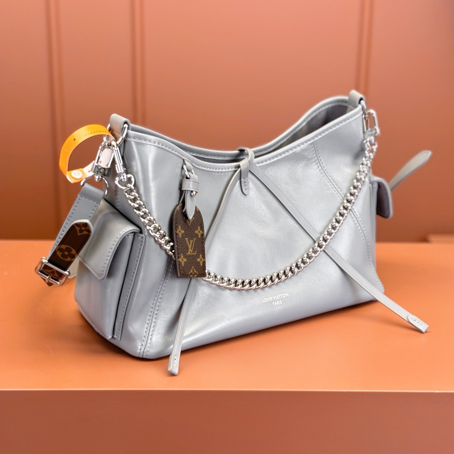VV-BAG-33DKCAR-BLACK_12.jpg 【ルイ・ヴィトン】関税送料込み☆Carryall VIBE 中号|2色展開の魅力! - 画像 (1)