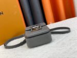 【ルイヴィトン】ギフトにもS-LOCK 縦型 ウェアラブルウォレット - 画像 (5)