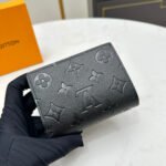 【ルイ・ヴィトン】大人気エンボス加工 短財布　洗練されたデザイン - 画像 (2)