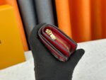 【ルイヴィトン】エンボス加工が美しい コンパクト財布 春の限定カラー - 画像 (6)