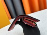 【ルイヴィトン】エンボス加工が美しい コンパクト財布 春の限定カラー - 画像 (5)