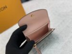 【ルイ・ヴィトン】4色展開の内側を持つ小型財布｜完璧なデイリーパートナー - 画像 (9)