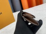 【ルイ・ヴィトン】4色展開の内側を持つ小型財布｜完璧なデイリーパートナー - 画像 (6)
